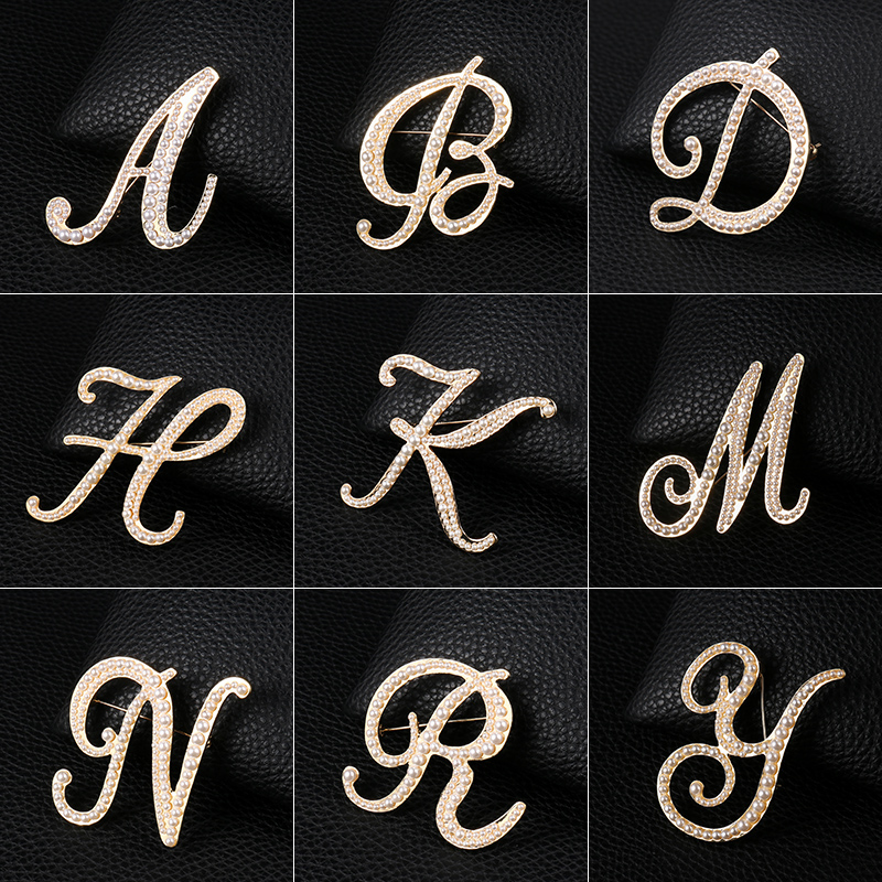 English Letters A-Z Pearl Broo - Women Accessories In English recension och pris